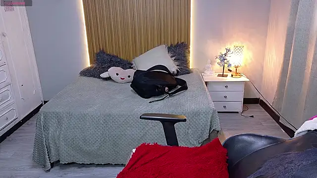 Snapshot of sailor_moon07 chatting on 09-14-25, 01:10 sailor moon07 online show from 09-14-25, 01:10