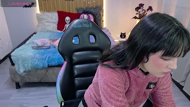 Snapshot of sailor_moon07 chatting on 10-10-25, 05:06 sailor moon07 online show from 10-10-25, 05:06