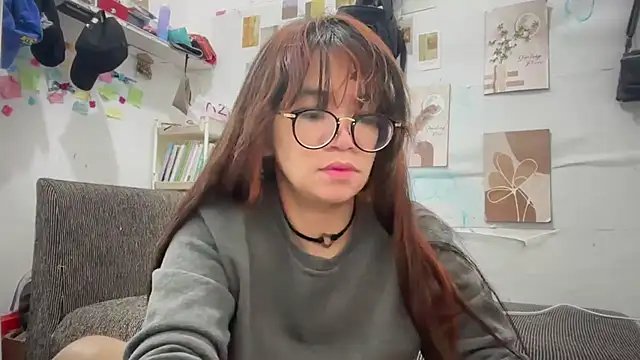 Snapshot of Pinkyrose111 chatting on 12-21-25, 05:42 Pinkyrose111 online show from 12-21-25, 05:42