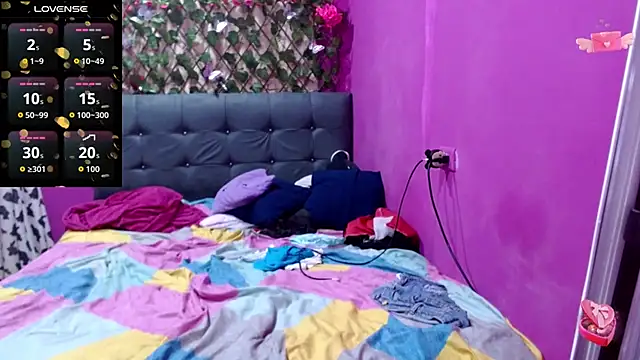 Snapshot of alexa-xxx- chatting on 11-14-25, 01:04 alexa-xxx- online show from 11-14-25, 01:04