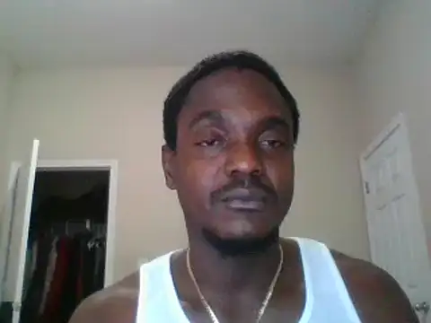 Snapshot of Hugedick0071 chatting on 12-20-24, 04:25 Hugedick0071 online show from 12-20-24, 04:25