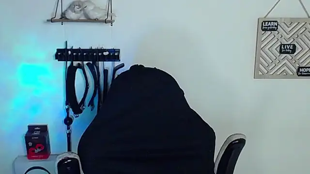 Snapshot of Alan_hadid1 chatting on 01-31-25, 12:50 Alan hadid1 online show from 01-31-25, 12:50