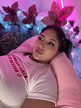 Snapshot of Tsuki-moon chatting on 12-13-24, 03:49 Tsuki-moon online show from 12-13-24, 03:49