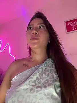 Snapshot of Tsuki-moon chatting on 02-06-25, 12:11 Tsuki-moon online show from 02-06-25, 12:11