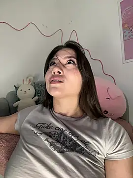 Snapshot of Tsuki-moon chatting on 02-14-25, 03:22 Tsuki-moon online show from 02-14-25, 03:22