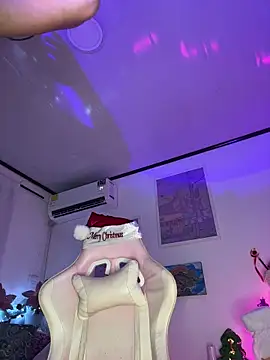 Snapshot of Tsuki-moon chatting on 12-04-25, 11:41 Tsuki-moon online show from 12-04-25, 11:41