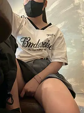 Snapshot of Tina_995 chatting on 10-27-25, 05:11 Tina 995 online show from 10-27-25, 05:11