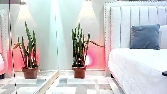 Miranda doll  online show from 03-10-25, 12:15