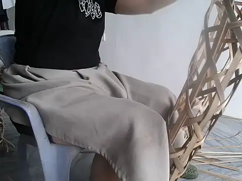 Snapshot of nolame18xxx chatting on 10-22-25, 02:45 nolame18xxx online show from 10-22-25, 02:45