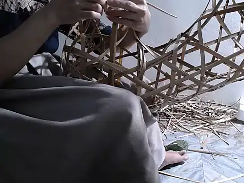 Snapshot of nolame18xxx chatting on 11-14-25, 11:42 nolame18xxx online show from 11-14-25, 11:42