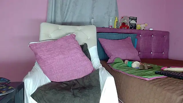 Snapshot of KeillyDiaz chatting on 01-27-25, 01:19 KeillyDiaz online show from 01-27-25, 01:19