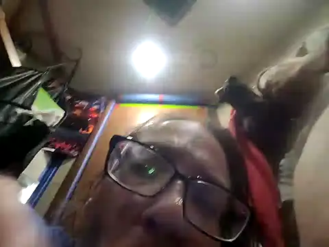 ILUV2TUCHMYKITTY online show from 10-25-25, 01:29