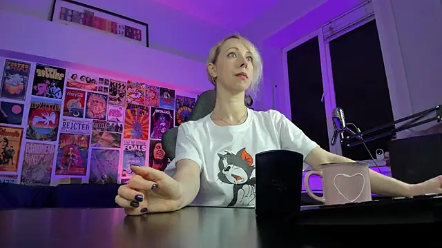 LylithSkye online show from 01-09-25, 08:24