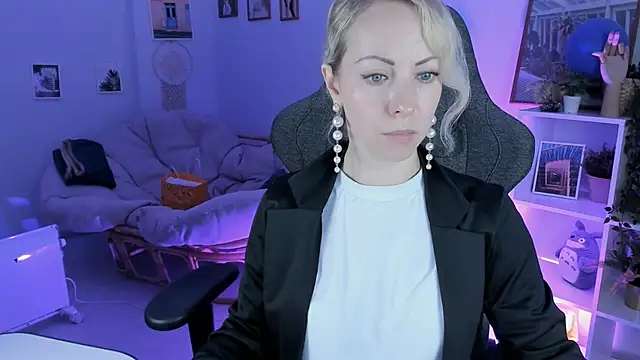 LylithSkye online show from 02-06-25, 10:37