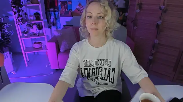 LylithSkye online show from 02-22-25, 10:40