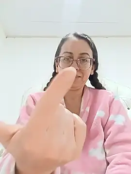 Snapshot of miss_hanna07 chatting on 06-11-26, 02:53 miss hanna07 online show from 06-11-26, 02:53