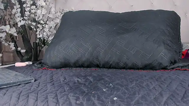 Snapshot of Annieefoxx chatting on 02-21-25, 05:20 Annieefoxx online show from 02-21-25, 05:20