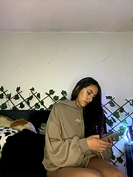 Snapshot of FrancellyHot chatting on 10-09-25, 11:47 FrancellyHot online show from 10-09-25, 11:47