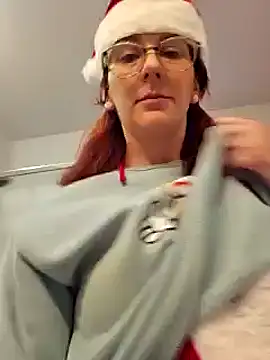 Snapshot of MissyRoulette chatting on 12-25-24, 02:56 MissyRoulette online show from 12-25-24, 02:56