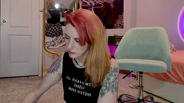 Snapshot of MissyRoulette chatting on 01-23-25, 11:48 MissyRoulette online show from 01-23-25, 11:48