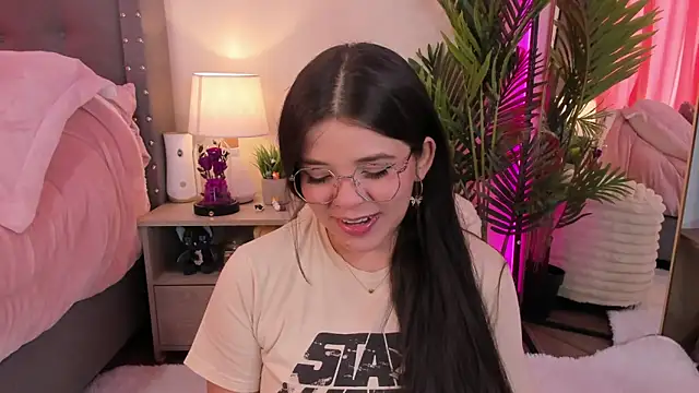 Snapshot of cammiefoalss chatting on 03-10-25, 05:50 cammiefoalss online show from 03-10-25, 05:50