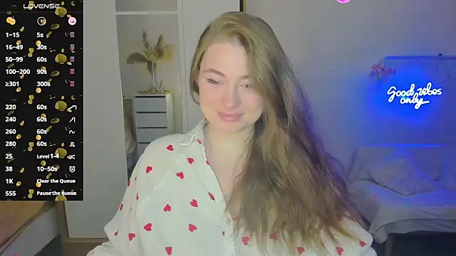 Snapshot of Demure_Smile chatting on 01-25-25, 04:13 Demure Smile online show from 01-25-25, 04:13