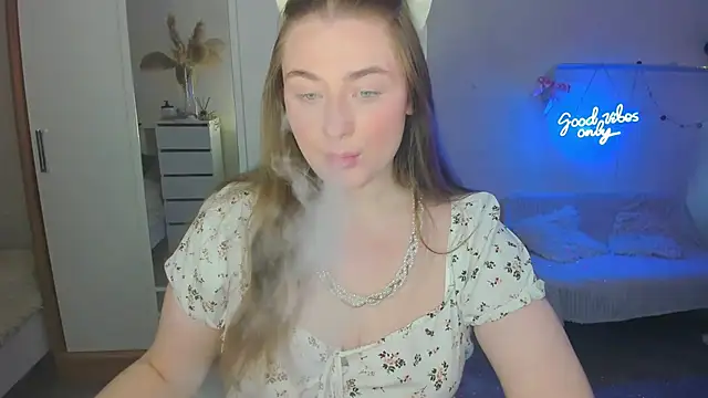 Snapshot of Demure_Smile chatting on 02-09-25, 07:16 Demure Smile online show from 02-09-25, 07:16