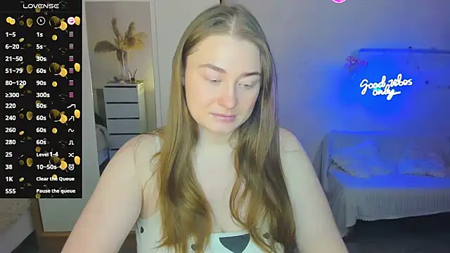 Snapshot of Demure_Smile chatting on 02-13-25, 04:54 Demure Smile online show from 02-13-25, 04:54