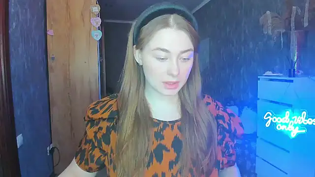 Snapshot of Demure_Smile chatting on 02-26-25, 06:04 Demure Smile online show from 02-26-25, 06:04