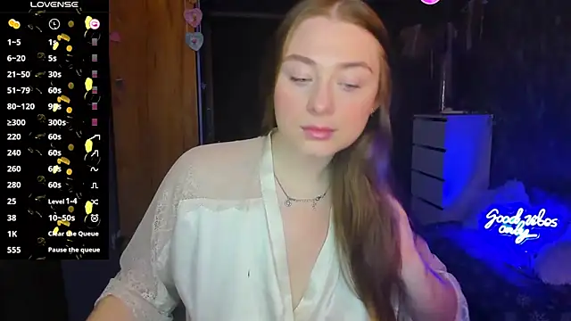 Snapshot of Demure_Smile chatting on 03-14-25, 06:10 Demure Smile online show from 03-14-25, 06:10