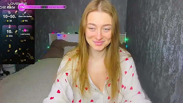 Snapshot of Demure_Smile chatting on 10-13-25, 04:34 Demure Smile online show from 10-13-25, 04:34