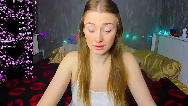 Snapshot of Demure_Smile chatting on 11-14-25, 02:21 Demure Smile online show from 11-14-25, 02:21