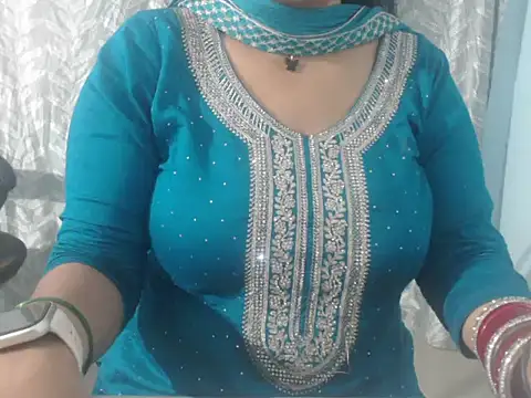 cute-priy online show from 01-23-25, 05:13