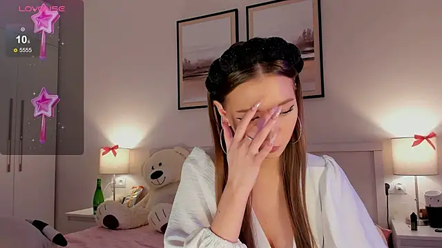 Snapshot of diana_nier chatting on 11-28-25, 06:10 diana nier online show from 11-28-25, 06:10