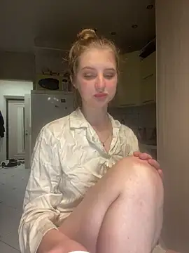 MollyDolle online show from 06-19-26, 08:01