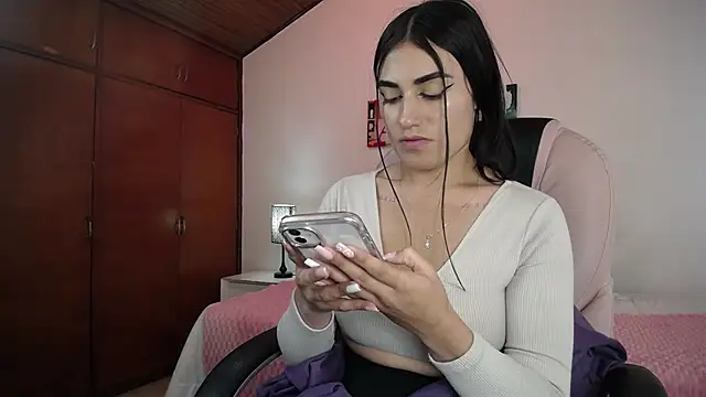 Snapshot of Alheli_16 chatting on 03-19-25, 03:29 Alheli 16 online show from 03-19-25, 03:29