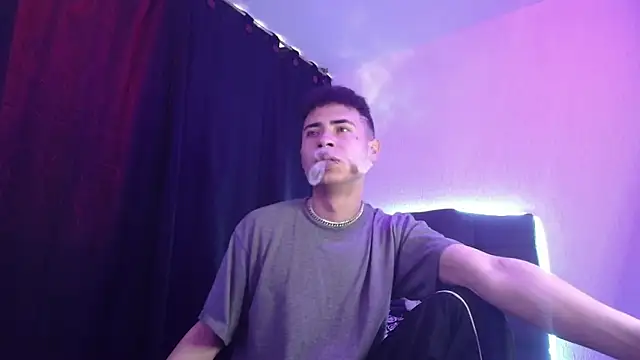 Snapshot of sexybat_twink chatting on 12-14-24, 07:46 sexybat twink online show from 12-14-24, 07:46