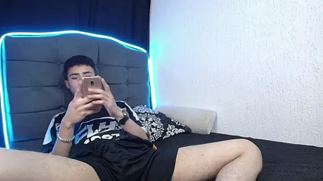 Snapshot of sexybat_twink chatting on 12-23-24, 11:06 sexybat twink online show from 12-23-24, 11:06