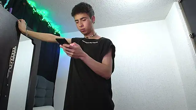 Snapshot of sexybat_twink chatting on 01-16-25, 11:48 sexybat twink online show from 01-16-25, 11:48