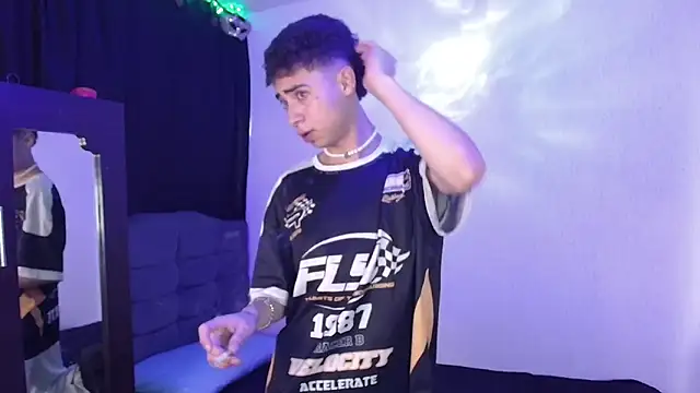 Snapshot of sexybat_twink chatting on 02-08-25, 04:04 sexybat twink online show from 02-08-25, 04:04