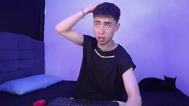 Snapshot of sexybat_twink chatting on 02-09-25, 06:26 sexybat twink online show from 02-09-25, 06:26