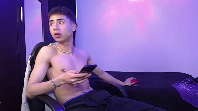 Snapshot of sexybat_twink chatting on 02-11-25, 11:43 sexybat twink online show from 02-11-25, 11:43