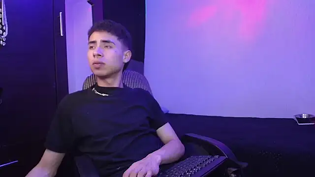 Snapshot of sexybat_twink chatting on 02-12-25, 12:27 sexybat twink online show from 02-12-25, 12:27