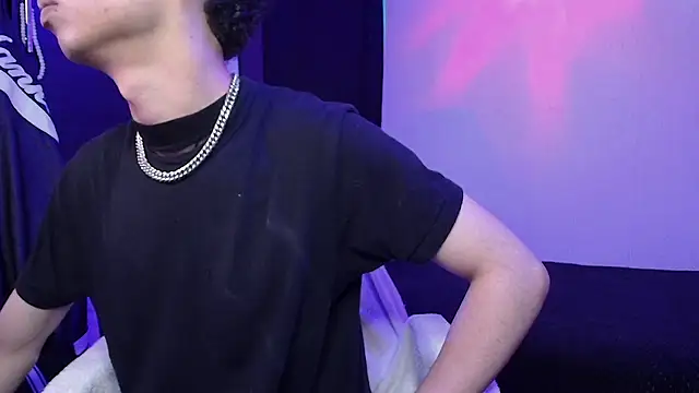 Snapshot of sexybat_twink chatting on 02-12-25, 11:30 sexybat twink online show from 02-12-25, 11:30