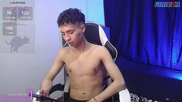 Snapshot of sexybat_twink chatting on 10-05-25, 08:29 sexybat twink online show from 10-05-25, 08:29