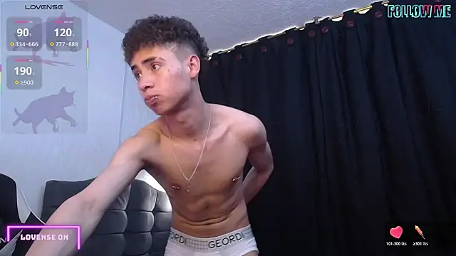 Snapshot of sexybat_twink chatting on 10-27-25, 06:56 sexybat twink online show from 10-27-25, 06:56