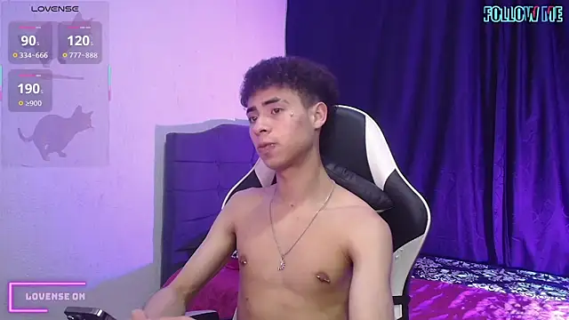 Snapshot of sexybat_twink chatting on 11-06-25, 02:45 sexybat twink online show from 11-06-25, 02:45