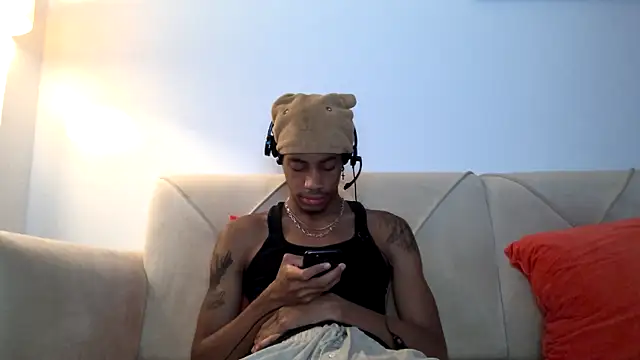 Snapshot of Skinnyblackman chatting on 11-04-25, 01:27 Skinnyblackman online show from 11-04-25, 01:27