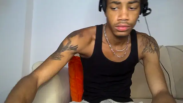 Snapshot of Skinnyblackman chatting on 11-15-25, 03:37 Skinnyblackman online show from 11-15-25, 03:37