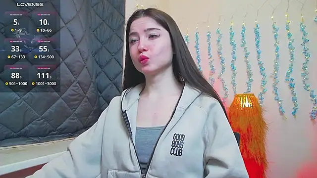 Luxuryalma online show from 03-23-26, 06:28